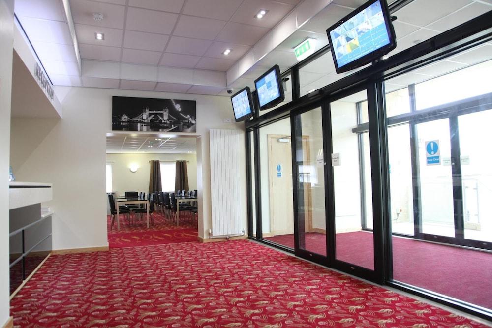 Cambridge Hotel Huddersfield Buitenkant foto
