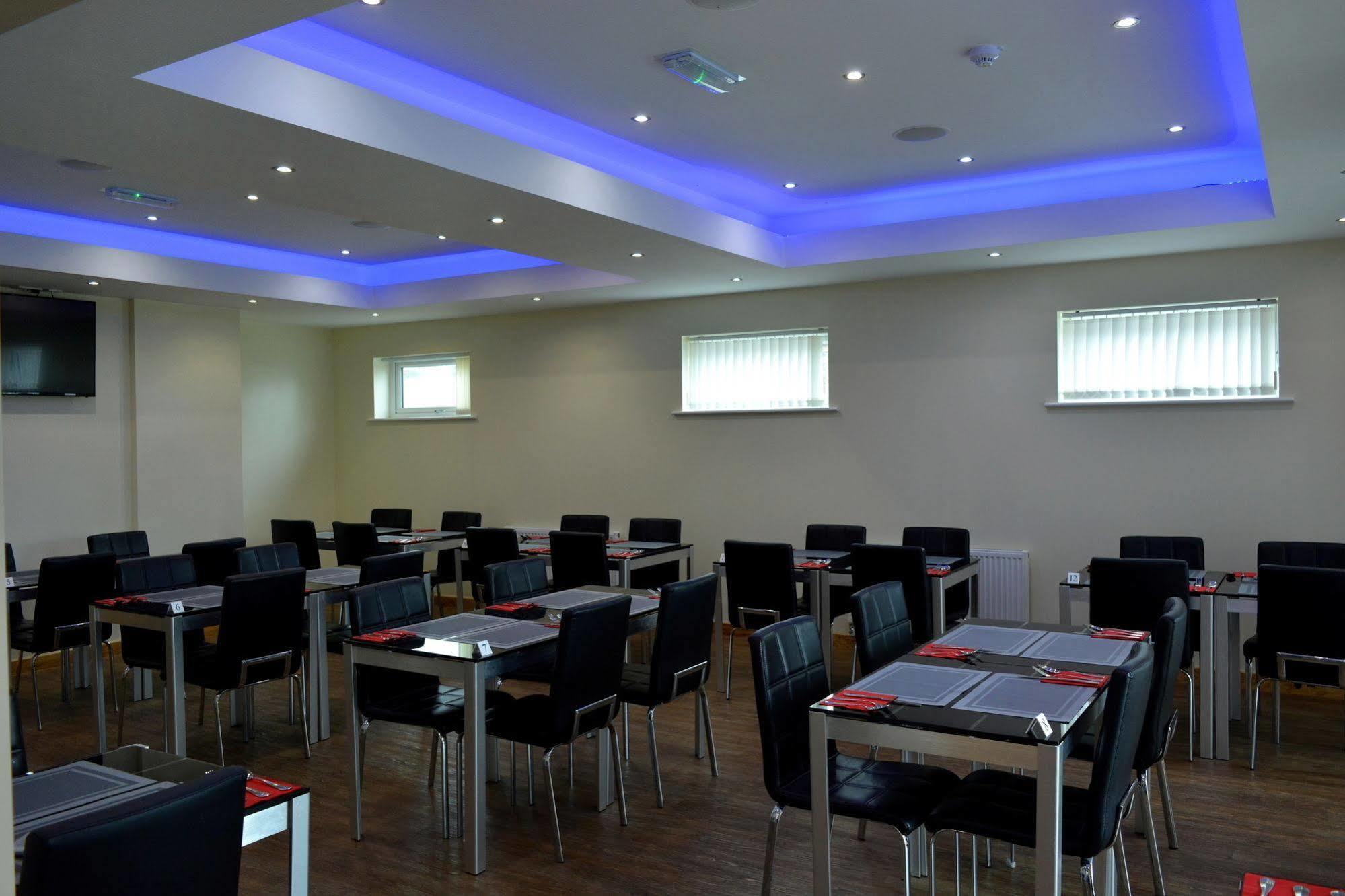 Cambridge Hotel Huddersfield Buitenkant foto