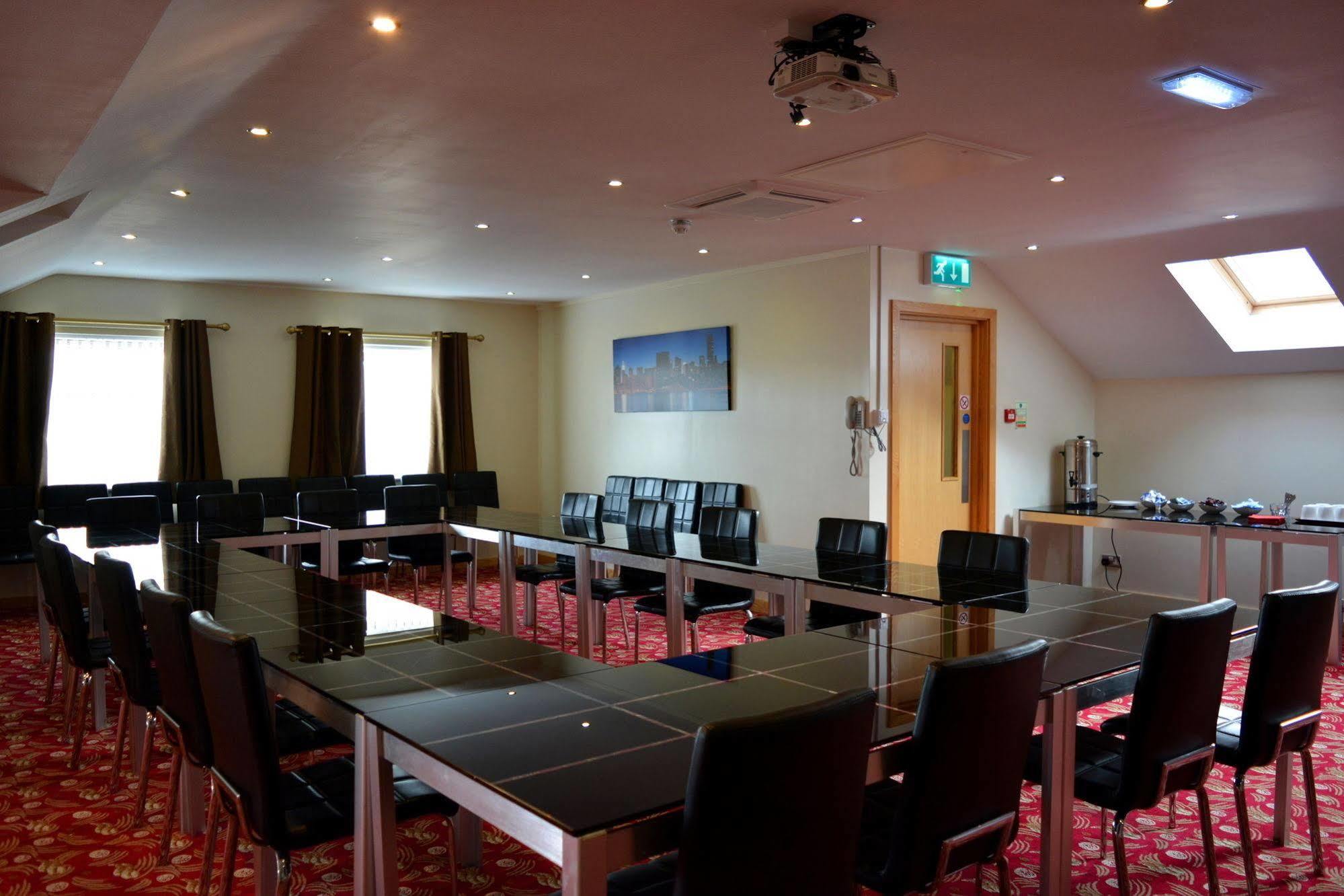 Cambridge Hotel Huddersfield Buitenkant foto