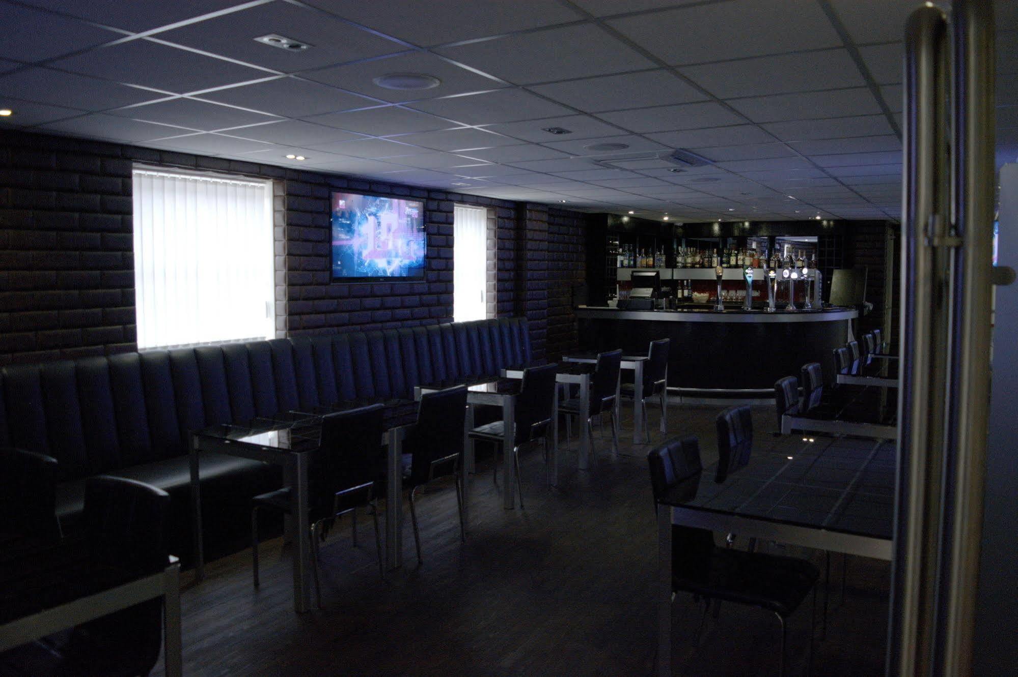 Cambridge Hotel Huddersfield Buitenkant foto